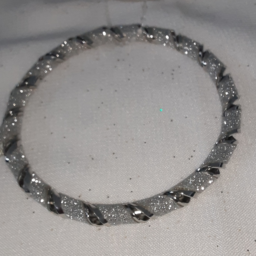 Bracelets - Picture 2 of 4